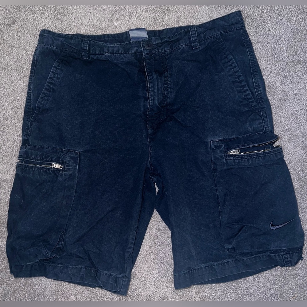 Nike cargo shorts sz 32
